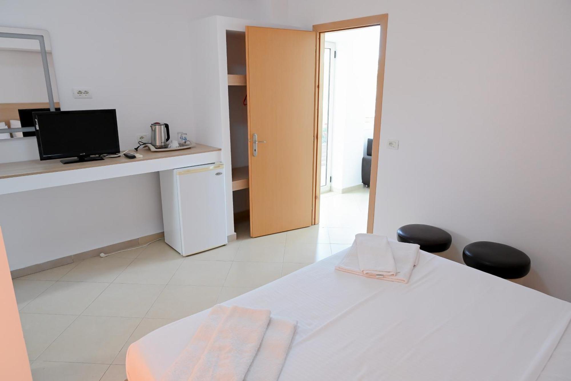 Hotel Kriti Max , Shengjin Shëngjin Eksteriør bilde