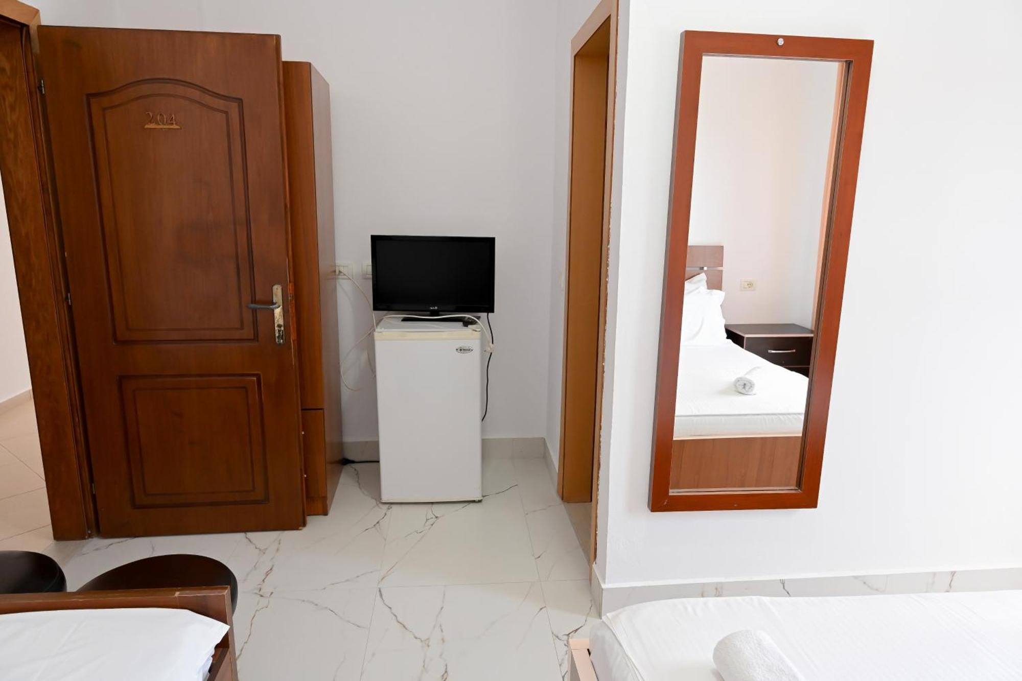 Hotel Kriti Max , Shengjin Shëngjin Eksteriør bilde