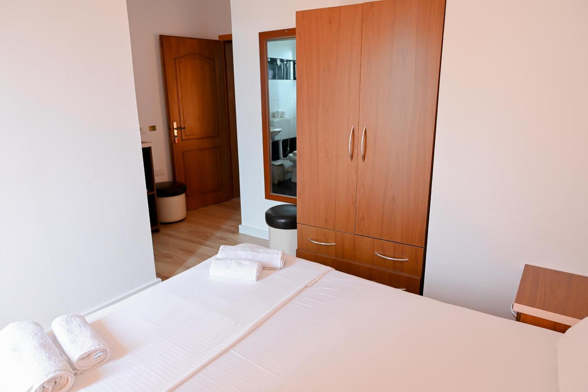 Hotel Kriti Max , Shengjin Shëngjin Eksteriør bilde