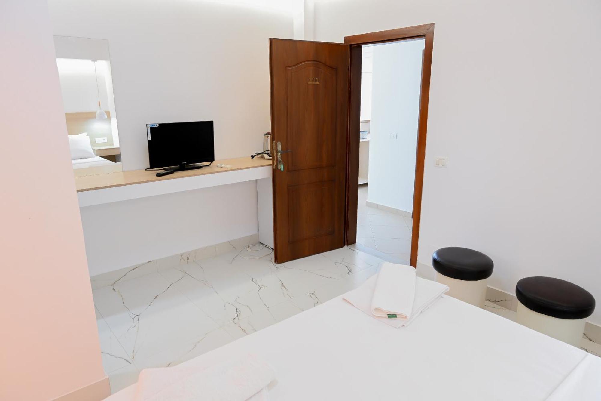 Hotel Kriti Max , Shengjin Shëngjin Eksteriør bilde