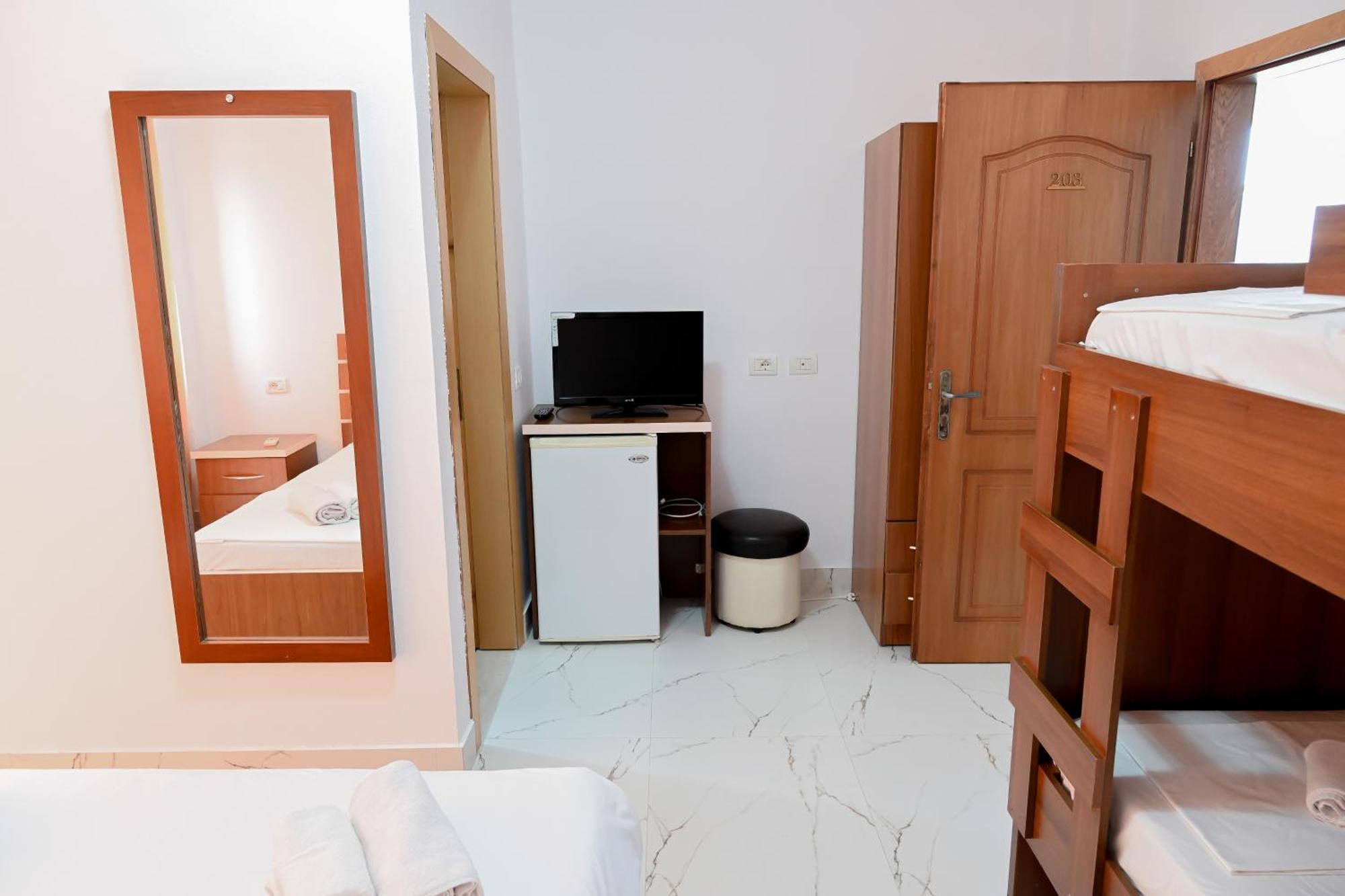 Hotel Kriti Max , Shengjin Shëngjin Eksteriør bilde